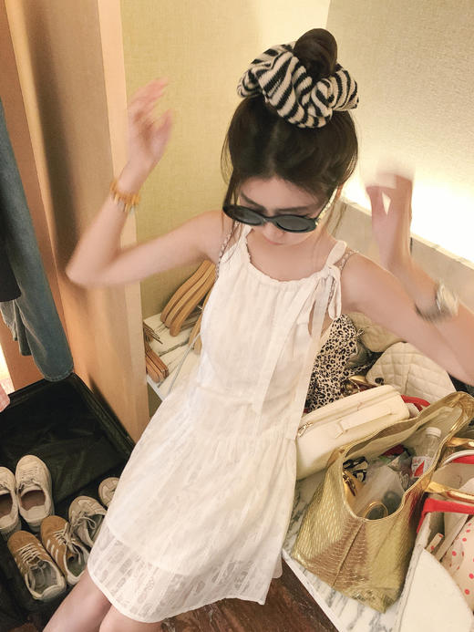 【169元任选2件】最后一波现货！法式甜美气质白色挂脖吊带连衣裙 商品图10