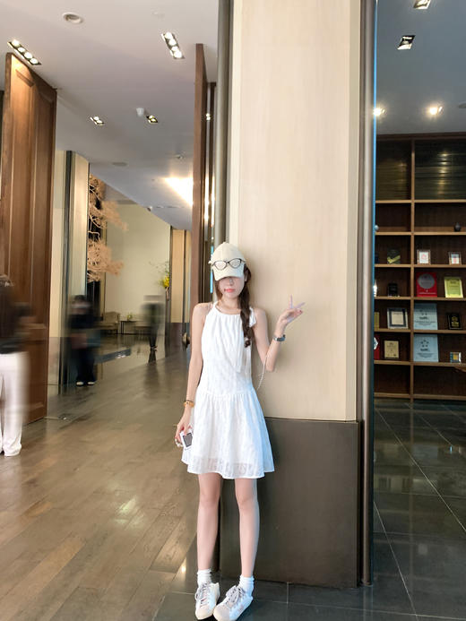 【169元任选2件】最后一波现货！法式甜美气质白色挂脖吊带连衣裙 商品图14