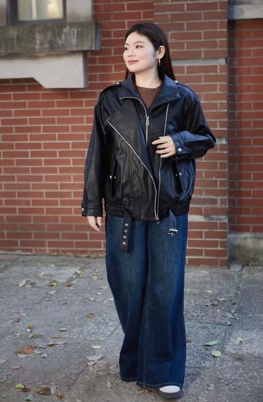 一周内发货【筒喇裤 】非常有质感的一条筒喇裤 ！和喇叭裤不一样，筒的位置稍许宽松，带来更多的松驰感【微喇】秋季复古微胖梨形显瘦微喇，阔腿牛仔裤，显瘦牛仔裤，这个颜色就是质感的代名词！ 商品图10