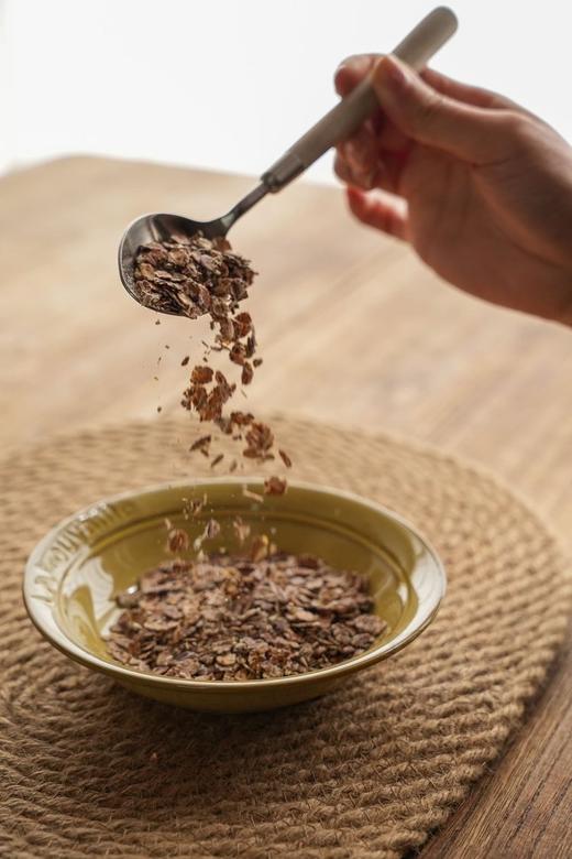 💰29.9到手2大罐共4斤【藏血麦片】，源自雪域高原的纯净品种👍️100%全麦无添加 ❗️名副其实的营养宝库✅配料表只有藏血麦💯非油炸，低温烘焙慢工艺，正麦压片保留麦胚，低脂健康代餐 商品图7