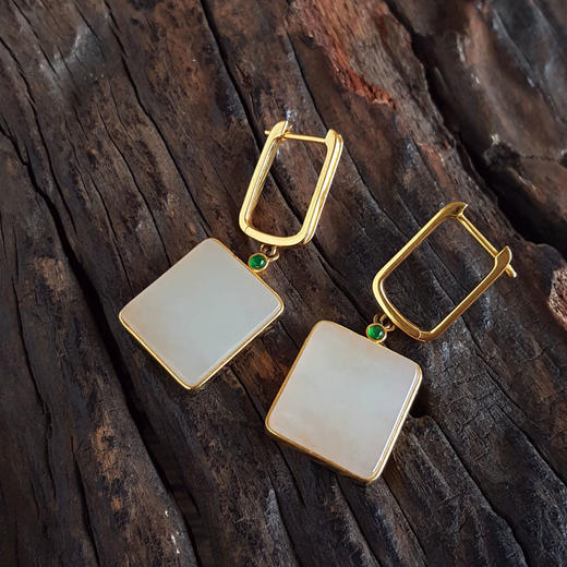 【天然正品】AU750黄金镶天然新疆籽料无事牌造型和田玉（平安、吉祥）耳环女士120925NJM38现售价：3580 商品图3