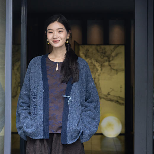 绽放617朵/彩点羊毛纱撞色提花毛织开衫慵懒感V领毛衣外套女秋冬 商品图1