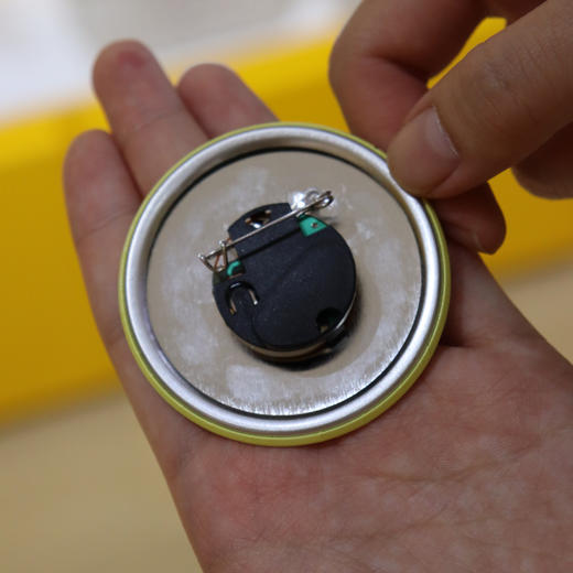 团团庆祝发光吧唧徽章 商品图2