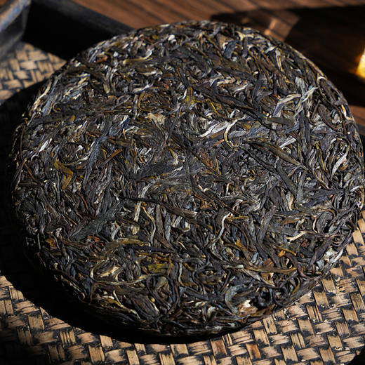 【新品开售】【品牌顶奢系列；一流纯料；最核心资源】【勐海茶王全球限量18饼】只有一年；2025年头春老班章茶王地核心古树资源；顶配茶！塔尖高奢品；357g/饼 商品图3