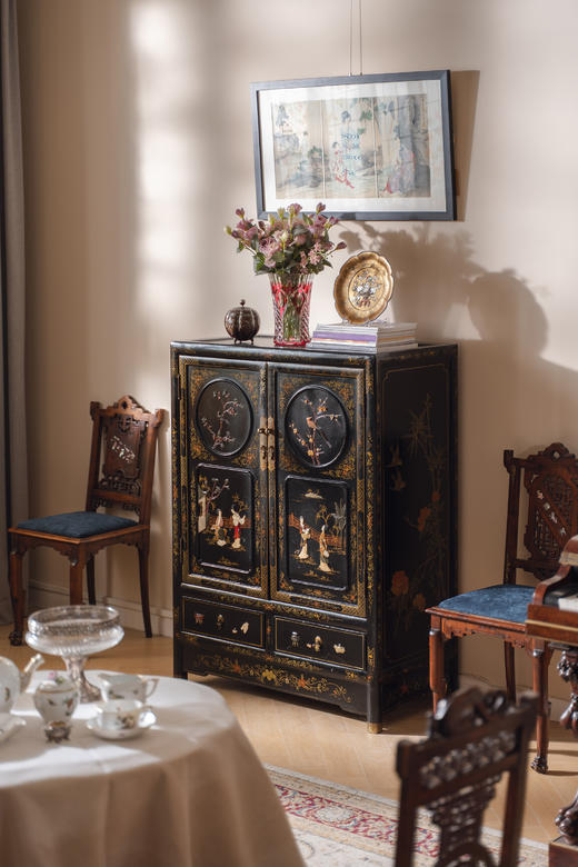 独角鹿西洋古董20世纪中国出品黑漆描金百宝嵌侍女图方角柜 商品图2