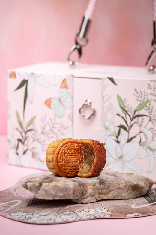 烟台市最顶的五星级酒店！是最！没有之一！

烟台威斯汀酒店。今年的礼盒月饼。 商品图11