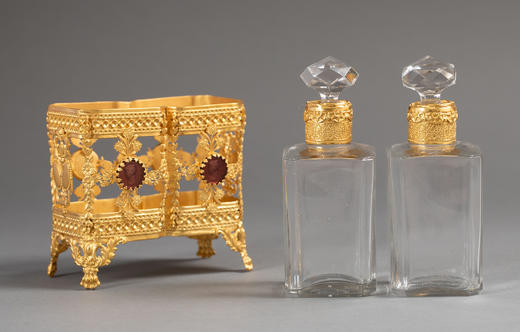 独角鹿西洋古董19世纪末法国出品花卉卷叶纹铜鎏金精雕镶嵌古典女子肖像主题卡梅奥装饰水晶香水瓶一对 商品图5