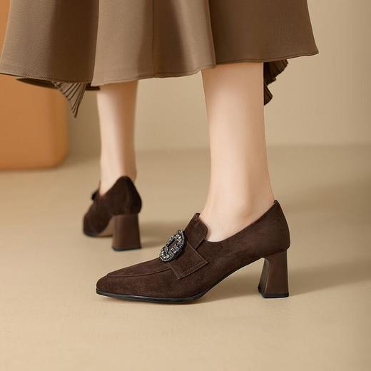 【预售5天】复古磨砂高跟鞋女春秋新款尖头粗跟水钻方扣真皮深口单鞋百搭女鞋KNTNX&KT1687 商品图2