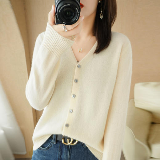 奥伊米初秋女士新款纯色简约百搭优雅气质V领针织开衫NJR1902 商品图0