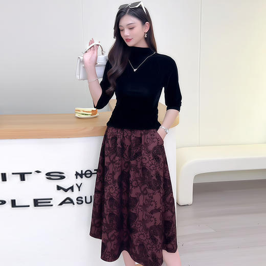 QYM 1211625B05-Y时尚两件套裙长袖小衫搭配高腰印花半身裙 商品图1