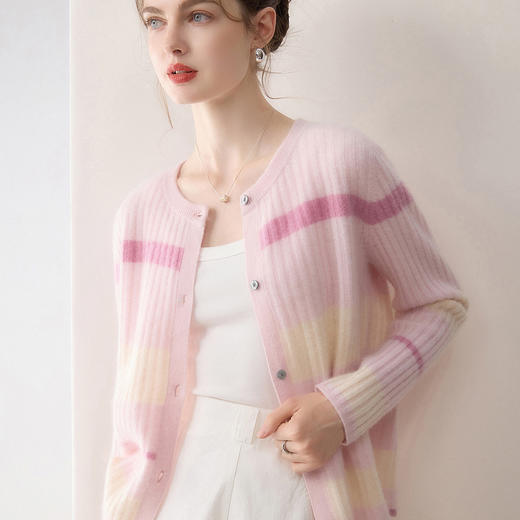 「自」全新升级【铂金会员661/天猫899/差价238】(04544)洛诗琳彩色条纹拼色100%羊绒衫2025秋冬韩系氛围感毛衣开衫 商品图0