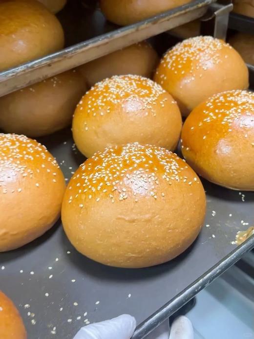 🎉在家实现汉堡自由❗💰18.8 12包【汉堡面包】🫓蓬松柔软，麦香细腻，在家就可以做出KFC同款汉堡🔥✅金黄芝麻加持，松软香甜，夹万物都好吃，轻松DIY家庭汉堡宴🍔 商品图4