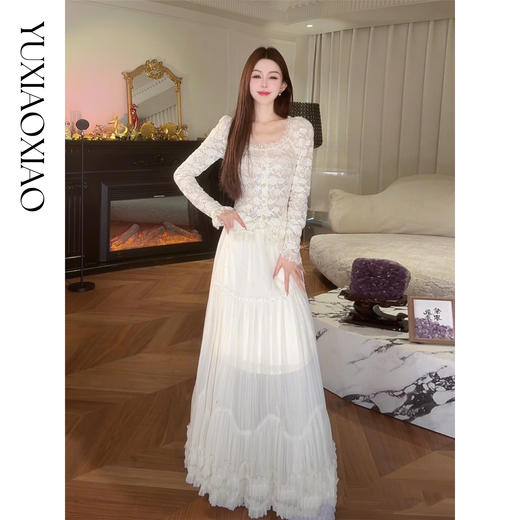 余潇潇【温柔白玉兰】时髦设计棉感亮片蕾丝手缝水晶珠方领花边上衣 商品图0