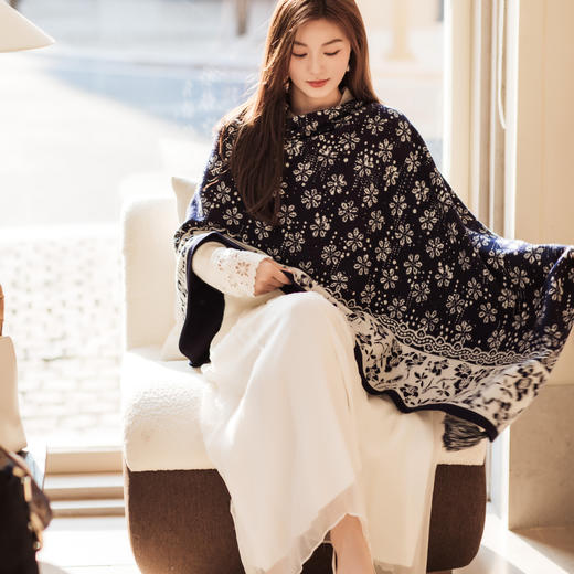 【林栖设计小店】（现货）山茶知雾系列绵羊毛毛织披肩上衣双面穿多色气质保暖2025秋冬新款斗篷女2953023 商品图1