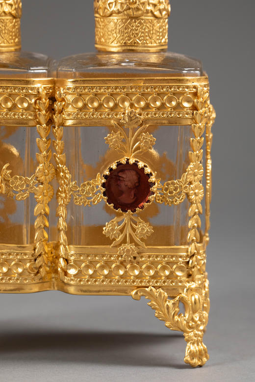 独角鹿西洋古董19世纪末法国出品花卉卷叶纹铜鎏金精雕镶嵌古典女子肖像主题卡梅奥装饰水晶香水瓶一对 商品图4