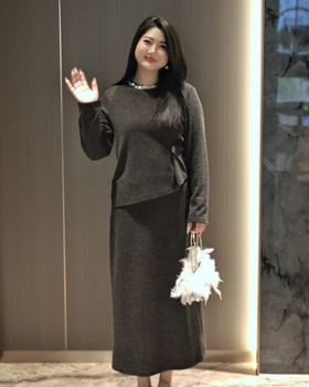 谁能拒绝这套针织套装？优雅又有设计感，气质直接封神