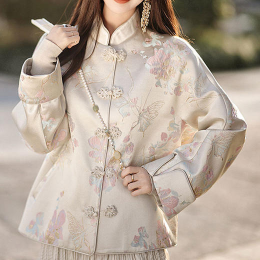 Hera chole「晴春金丝蝶戏花」纹锦外套 ，精巧蝴蝶金丝提花，手工绣珠盘扣，穿上宛如春日江南【3-5天发货，周末顺延】【G】 商品图4