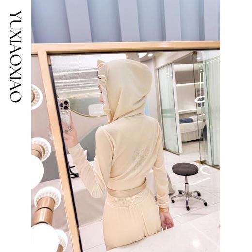 余潇潇【里约漫步】优质丝绒时髦收腰短款外套&螺纹腰头直筒裤套装 商品图3