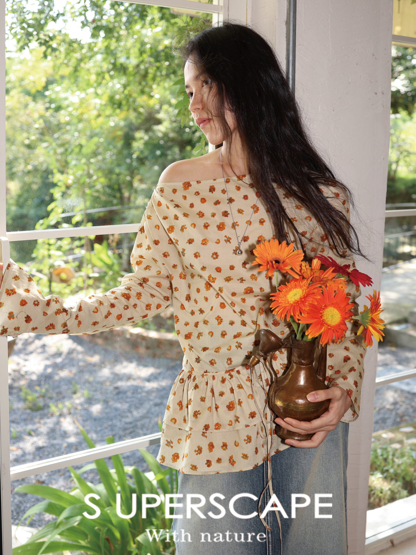 素舶 纯棉亲肤柔软橘色花朵印花斜肩一字领下摆花边收腰显瘦衬衫