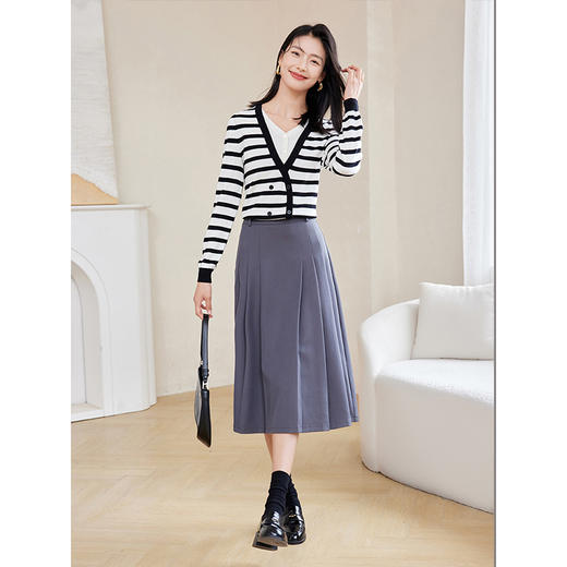 【五折购】熙世界假两件V领条纹针织衫女2024秋秋宽松叠穿软糯毛衣长袖上衣 商品图4