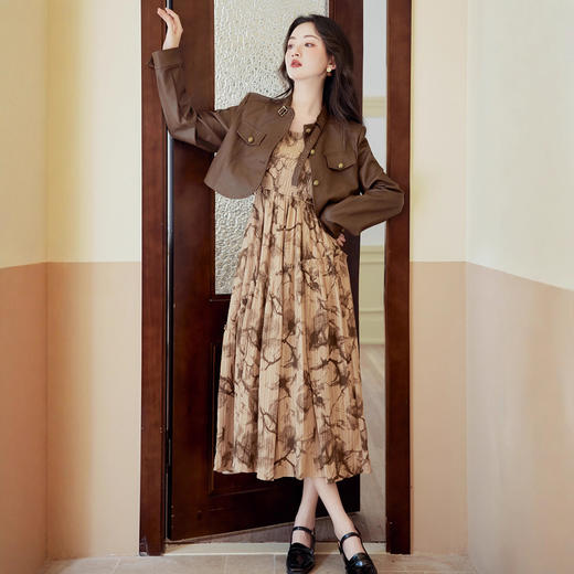 短款长袖机车皮衣外套褶皱碎花吊带连衣裙女秋季2025新款时尚套装 商品图2