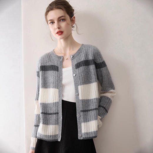 「自」全新升级【铂金会员661/天猫899/差价238】(04544)洛诗琳彩色条纹拼色100%羊绒衫2025秋冬韩系氛围感毛衣开衫 商品图3