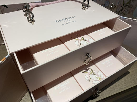 烟台市最顶的五星级酒店！是最！没有之一！

烟台威斯汀酒店。今年的礼盒月饼。 商品图14