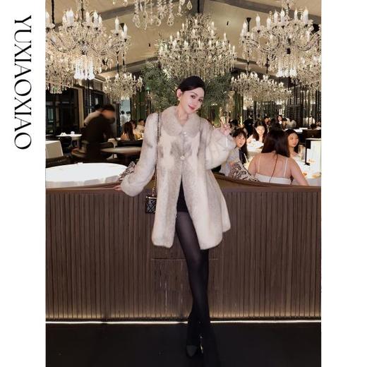 余潇潇【皇家剧院】优雅贵气本色稀有银十字水貂翻领抽绳收腰皮草 商品图0