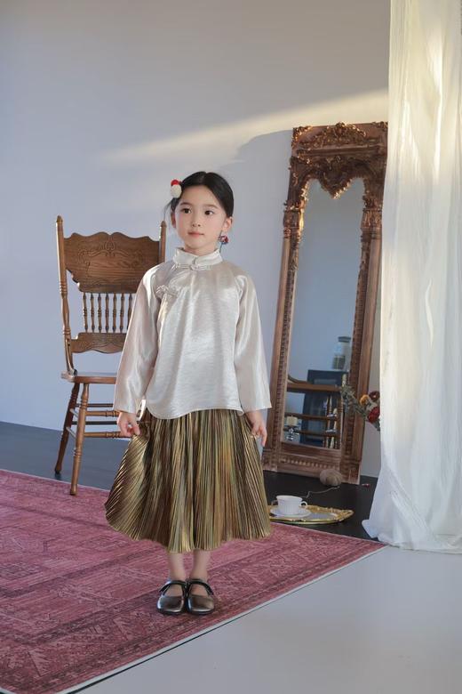 2025秋季原创缎面女童中秋限定中式倒大袖复古旗袍上衣！流光百褶半裙！ 商品图2