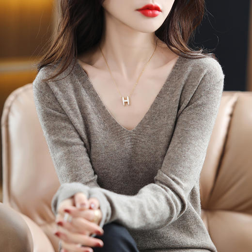奥伊米初秋女士新款百搭圆领针织衫修身显瘦纯色V领针织上衣 商品图4
