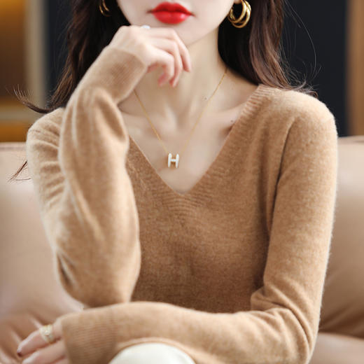 奥伊米初秋女士新款百搭圆领针织衫修身显瘦纯色V领针织上衣 商品图3