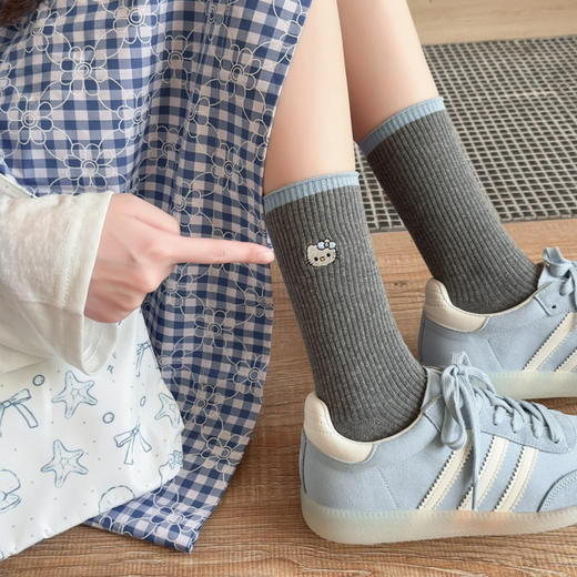 4双一组！2025秋新款超可爱Kitty猫咪刺绣中筒袜女袜 柔软舒适棉质亲肤 商品图3