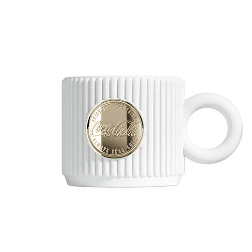 GE-CK25AW-DM2 可口可乐联名款徽章马克杯（奶霜白） 商品图0