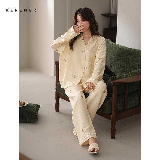 可人儿春秋季带胸垫泡泡绵女士长袖长裤睡衣可外出小众家居服套装 商品图2