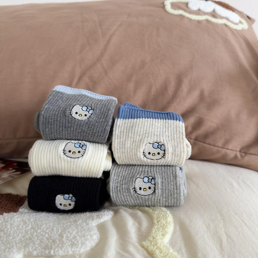 4双一组！2025秋新款超可爱Kitty猫咪刺绣中筒袜女袜 柔软舒适棉质亲肤 商品图5