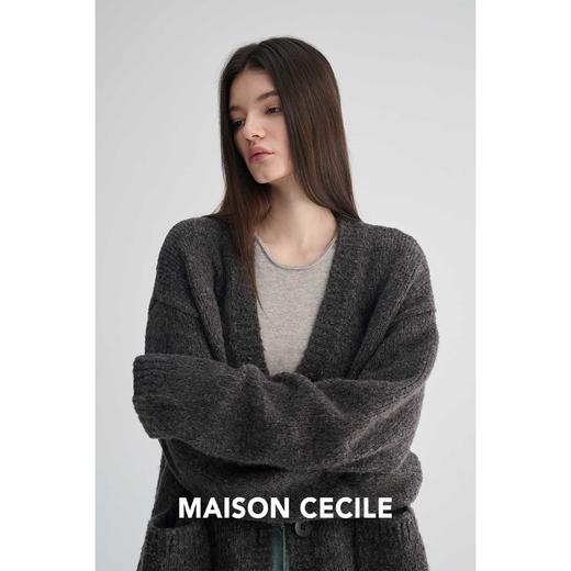 MAISON CECILE 定织纱线软糯松弛绒感羊毛V领廓形针织开衫 商品图1