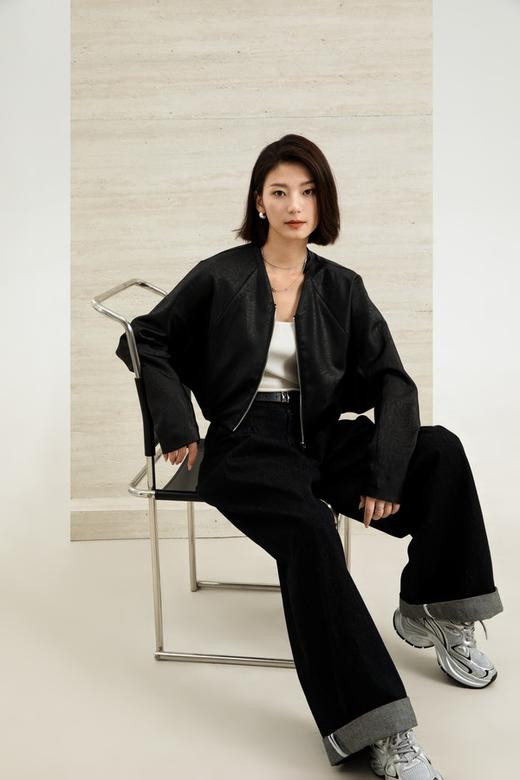 Kai & Kiera 黑色V领光泽感短款外套 20928 商品图4