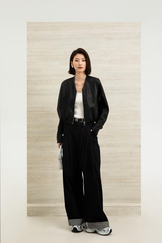 Kai & Kiera 黑色V领光泽感短款外套 20928 商品图1