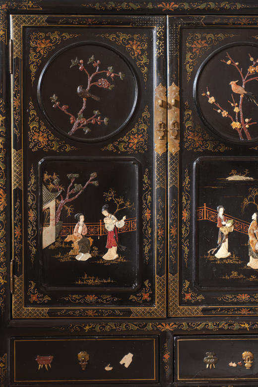 独角鹿西洋古董20世纪中国出品黑漆描金百宝嵌侍女图方角柜 商品图4