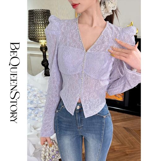 余潇潇【千颂物语】显瘦气质新品弹力蕾丝钻链珍珠V领修身打底衫 商品图3