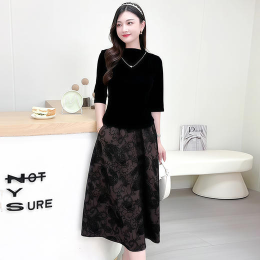 QYM 1211625B05-Y时尚两件套裙长袖小衫搭配高腰印花半身裙 商品图0