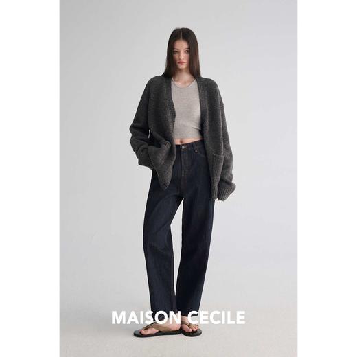 MAISON CECILE 定织纱线软糯松弛绒感羊毛V领廓形针织开衫 商品图3