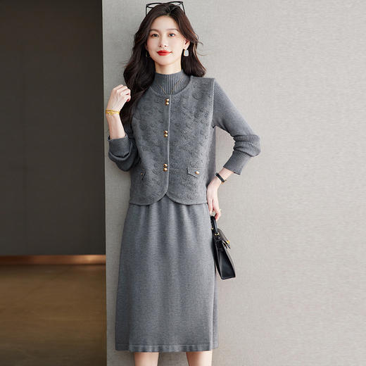 M2748-198休闲连衣裙女秋冬2025新款针织衫潮流马甲打底毛衣裙时尚两件套装 商品图3