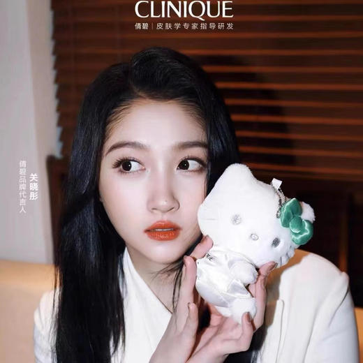 【9.20王炸割肉价】倩碧 Hello Kitty 联名限定化妆包 挂件玩偶 徽章 国柜正版 商品图3