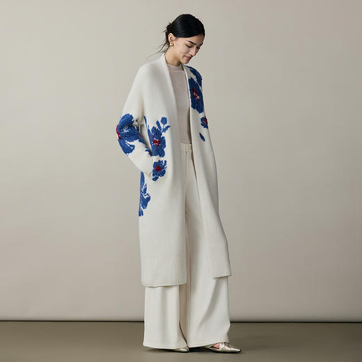 【林栖设计小店】（现货）【手工绣花】山茶知雾系列绵羊毛毛织外套提花2025秋冬新款长款毛衣女1953023 商品图0