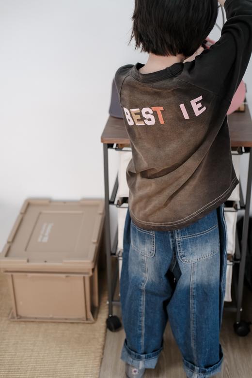 2025秋季DD日系儿童三色做旧水洗企鹅涂鸦植绒印花插肩9分袖T 商品图3