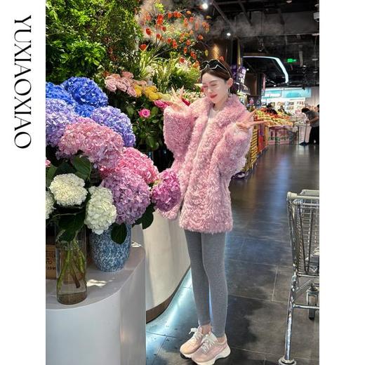 余潇潇【甜梦露易丝】甜美精致钻扣智利高山羊皮毛一体翻领中长皮草 商品图2