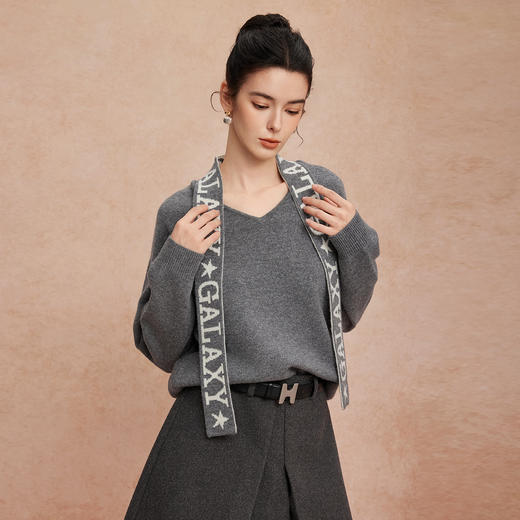 QG633斯尔丽25新款宽松显瘦时尚保暖设计感强字母围巾百搭羊毛衫 商品图7
