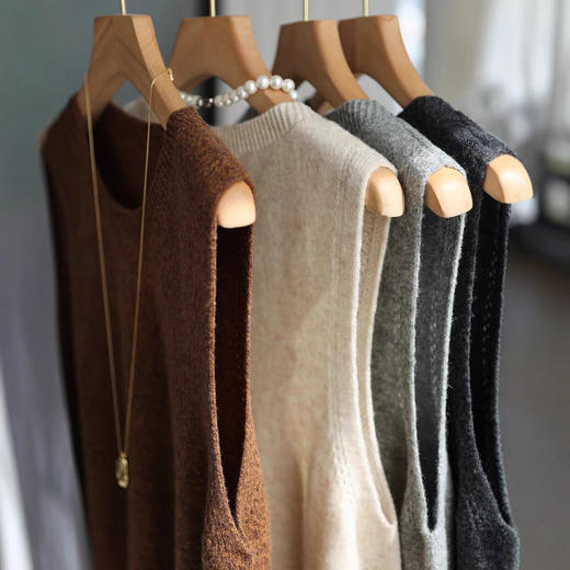 2025秋冬V领100美丽诺绵羊毛针织背心马甲！女款宽松显瘦 叠穿神器7色! 商品图1