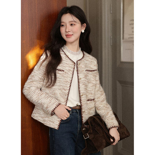 鹿向南「莱娜蝶光」小香风杏色短外套女初秋减龄气质宽松显瘦上衣 商品图1